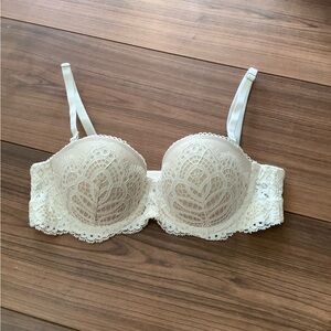 VICTORIA SECRET NWT 32B PUSH-UP IVORY UNDERWIRE LACE BRA